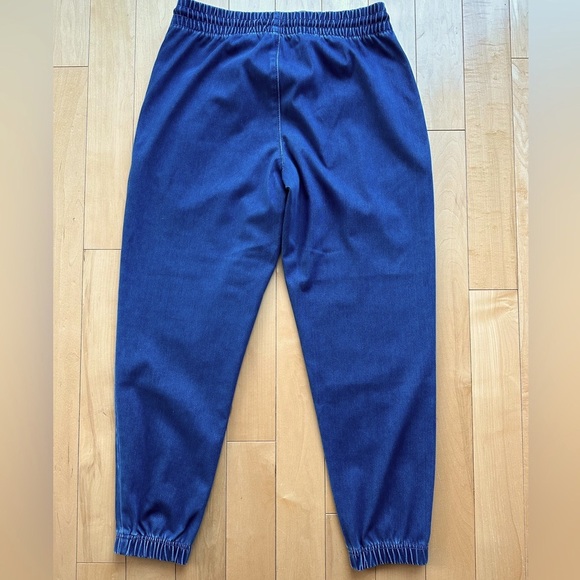 GAP Jean Joggers in Size Small 💙 - Picture 4 of 4
